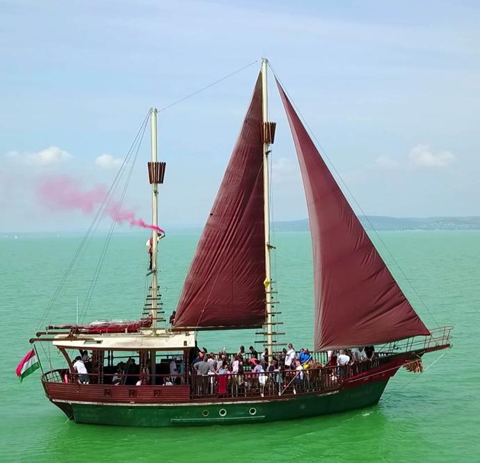 hajokirandulas-balatonon