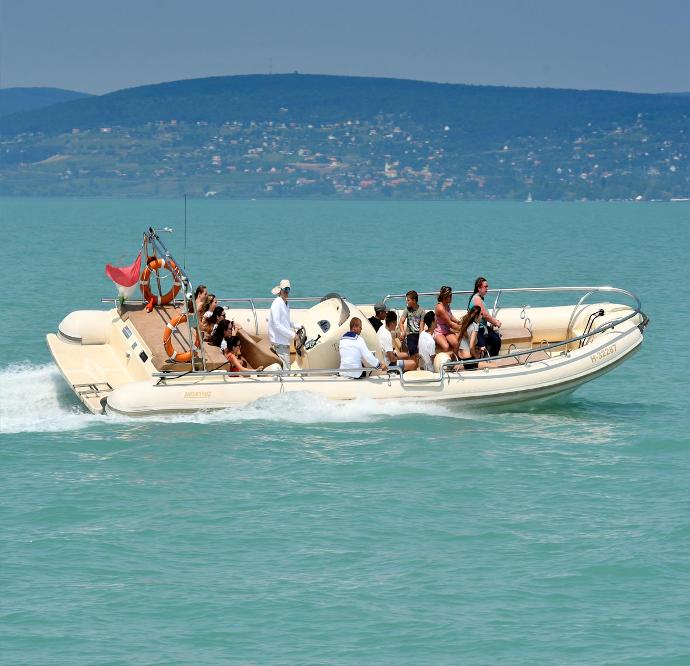 motorcsonakberles-balatonon motorcsonakberles-balatonon